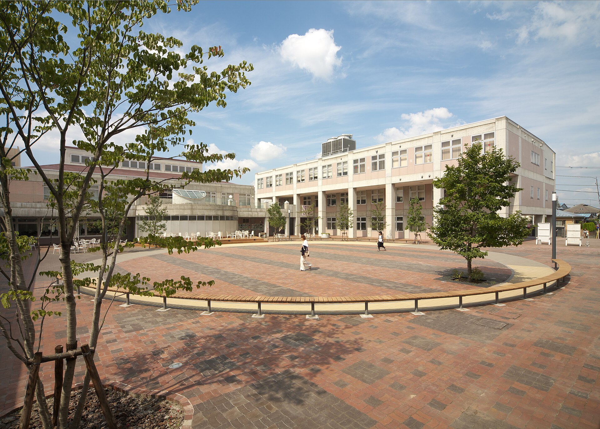 実践女子大学