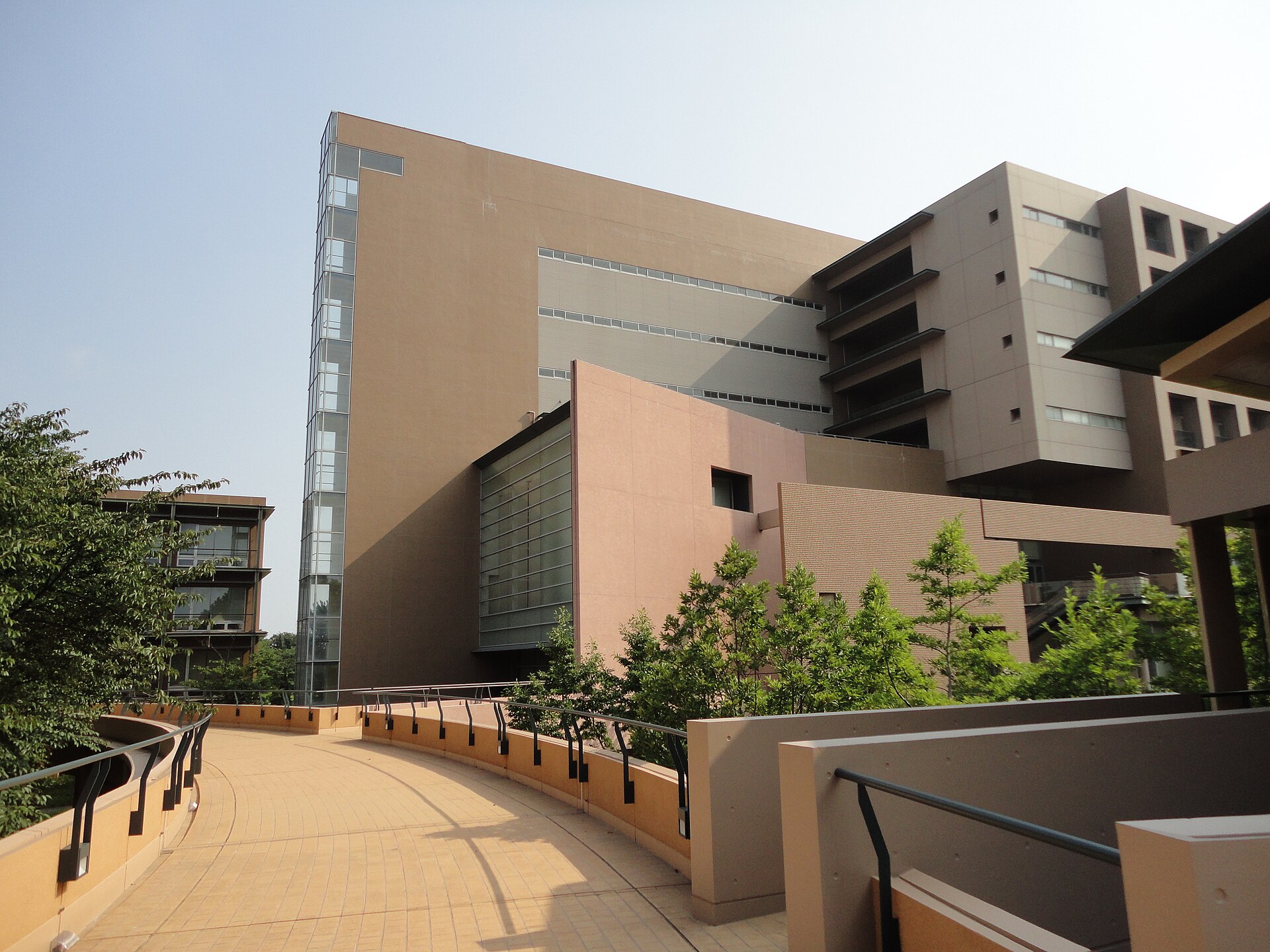 東京外国語大学