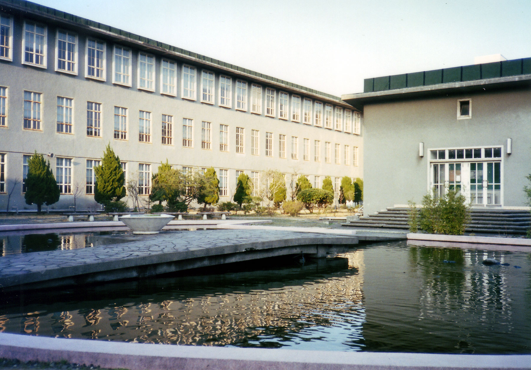 横浜市立大学
